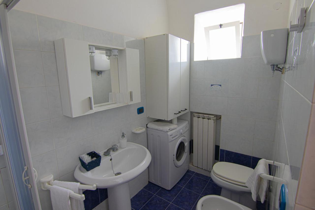 Ponza Holiday Homes - Santa Maria Bagian luar foto